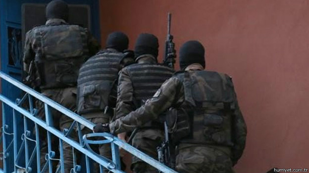 İstanbul Emniyet Müdürlüğü Terörle Mücadele Şube Müdürlüğü ekipleri, Sancaktepe ve Çekmeköy'de önceden belirlenen adreslere şafak vakti eş zamanlı operasyon düzenledi. Henüz içeriği bilinmeyen operasyonda çok sayıda kişi gözaltına alındı. Gözaltına alınan şüpheliler, sağlık kontrolü için Haseki Eğitim ve Araştırma Hastanesi'ne getirildi ve ardından sorgulanmak üzere emniyete götürüldü.