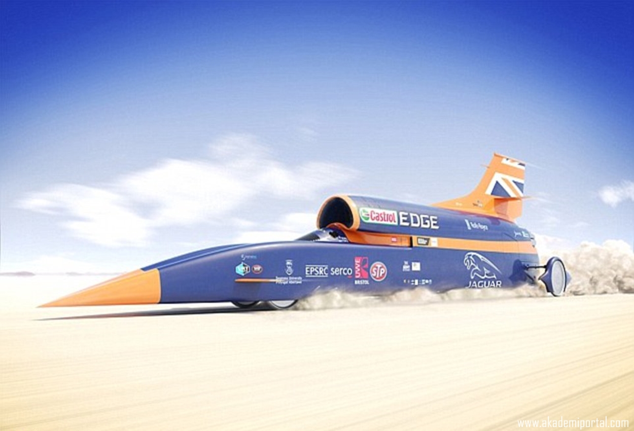 Bloodhound SSC on tour! Supersonic car makes it world debut in London ahead of its 1,000mph record-breaking run