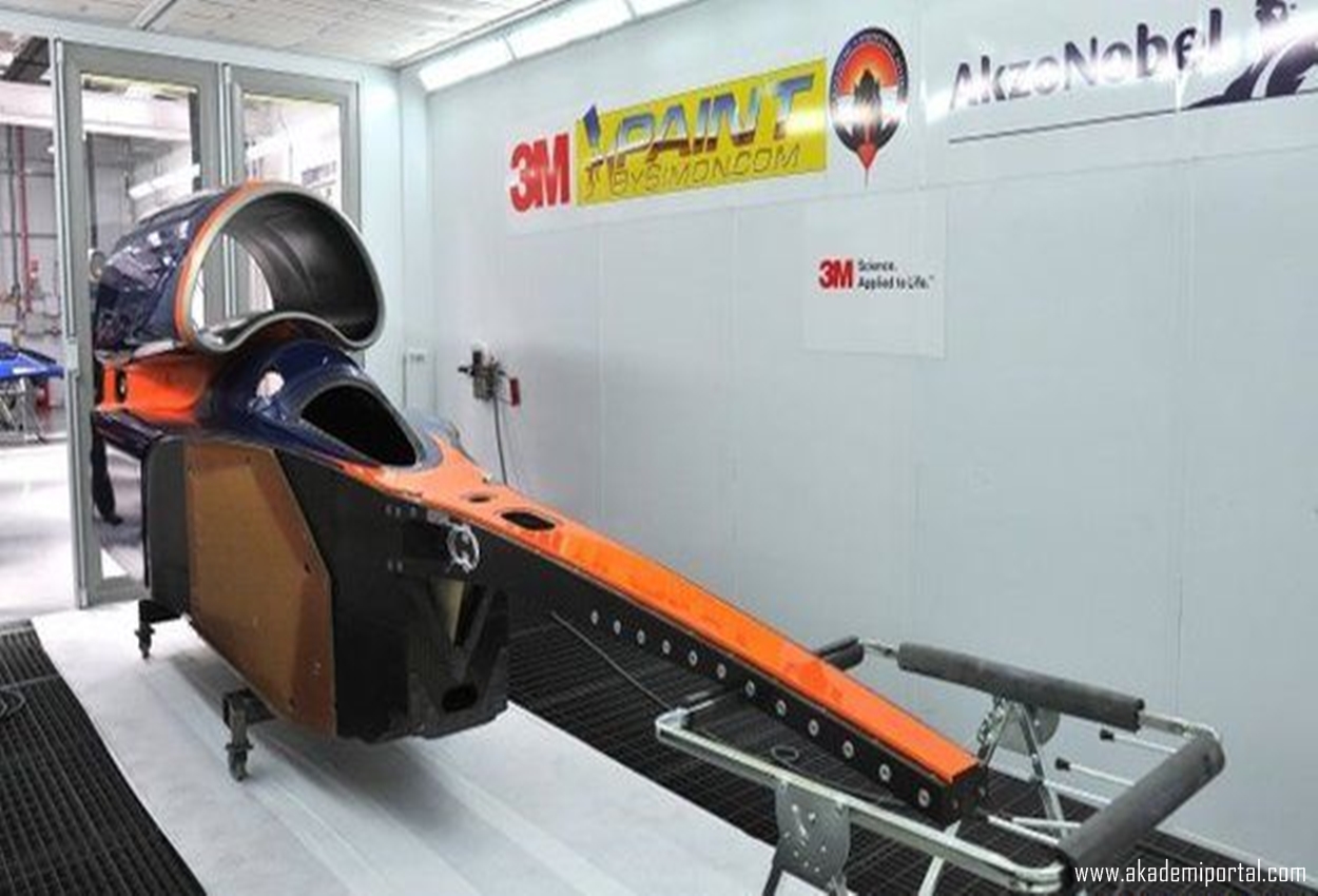 Bloodhound SSC on tour! Supersonic car makes it world debut in London ahead of its 1,000mph record-breaking run