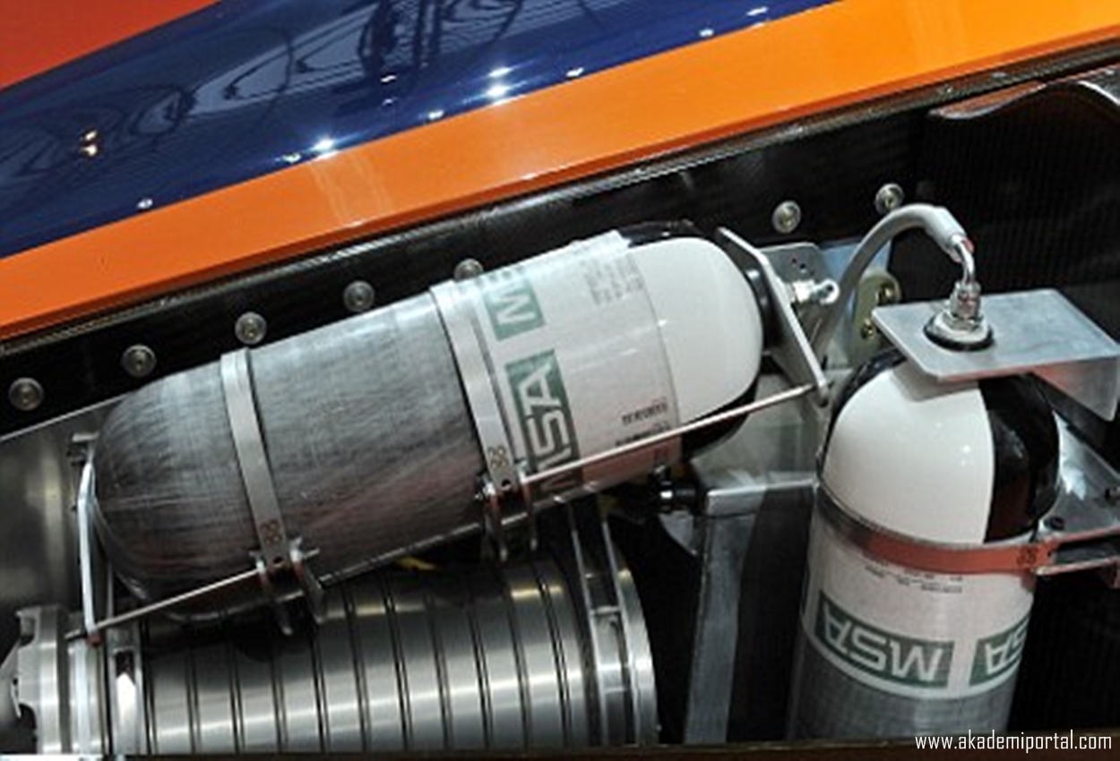 Bloodhound SSC on tour! Supersonic car makes it world debut in London ahead of its 1,000mph record-breaking run 