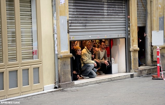 Four dead and 20 wounded as 'suicide bomber targets tourist shopping area' in Istanbul Four dead and 20 wounded as 'suicide bomber targets tourist shopping area' in Istanbul