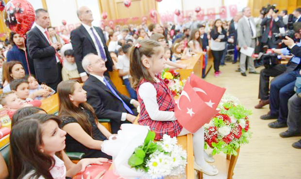Çocuk Hakları İhlalleri ve Cinsel İstismarlar Gölgesinde 23 Nisan Çocuk Hakları İhlalleri ve Cinsel İstismarlar Gölgesinde 23 Nisan