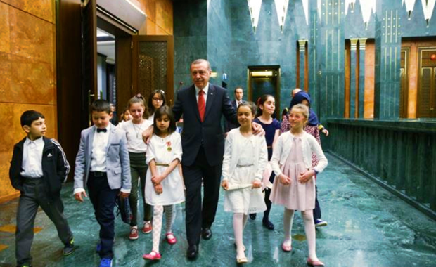 Çocuk Hakları İhlalleri ve Cinsel İstismarlar Gölgesinde 23 Nisan Çocuk Hakları İhlalleri ve Cinsel İstismarlar Gölgesinde 23 Nisan