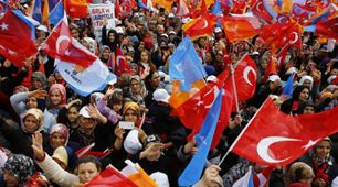 New York Times: 'AKP'deki çatlak ülkeyi zora sokabilir' New York Times: 'AKP'deki çatlak ülkeyi zora sokabilir'