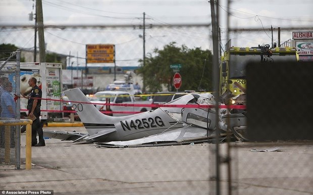 Small aircraft crashes into Los Angeles town house killing two