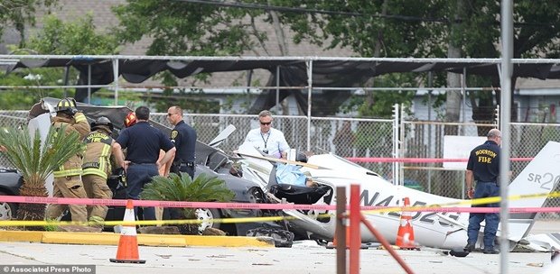 Small aircraft crashes into Los Angeles town house killing two