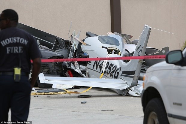 Small aircraft crashes into Los Angeles town house killing two