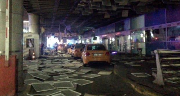 İstanbul Atatürk havalimanı'nda Canlı bomba saldırısı