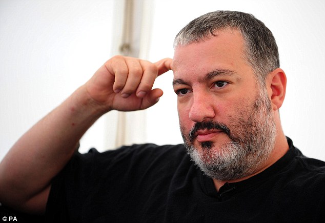6000 Colombian people strip nude for a Spencer Tunick photo