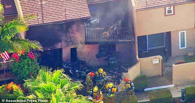 Small aircraft crashes into Los Angeles town house killing two