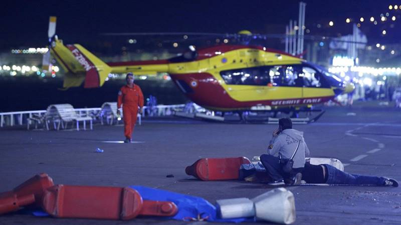 BREAKING NEWS: 'Omg terrorist attack' Panicked onlooker films crowds running