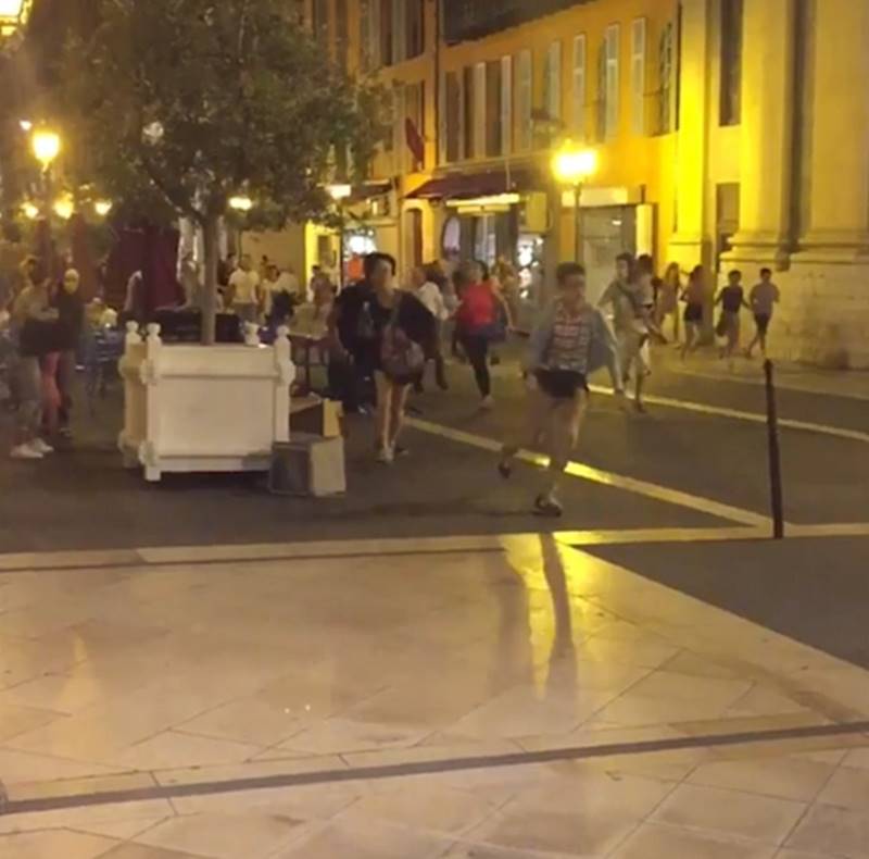 BREAKING NEWS: 'Omg terrorist attack' Panicked onlooker films crowds running