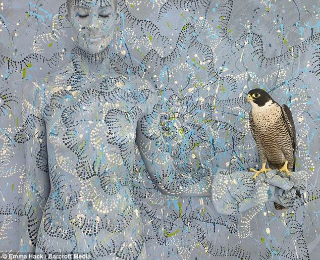 Fotoğraflarla: Çıplak modellerin grafik uyumu