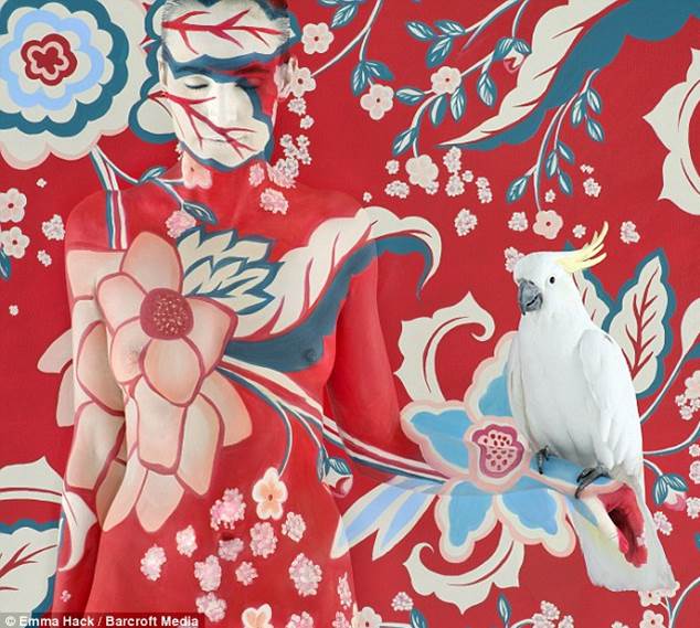 Fotoğraflarla: Çıplak modellerin grafik uyumu