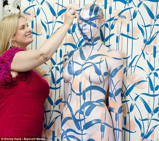 Fotoğraflarla: Çıplak modellerin grafik uyumu