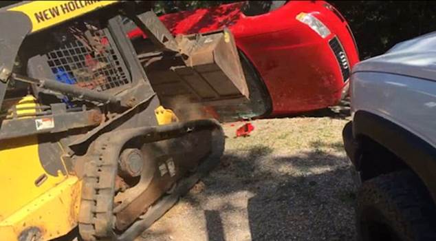 Shocking footage shows: Angry father scattered the horrors