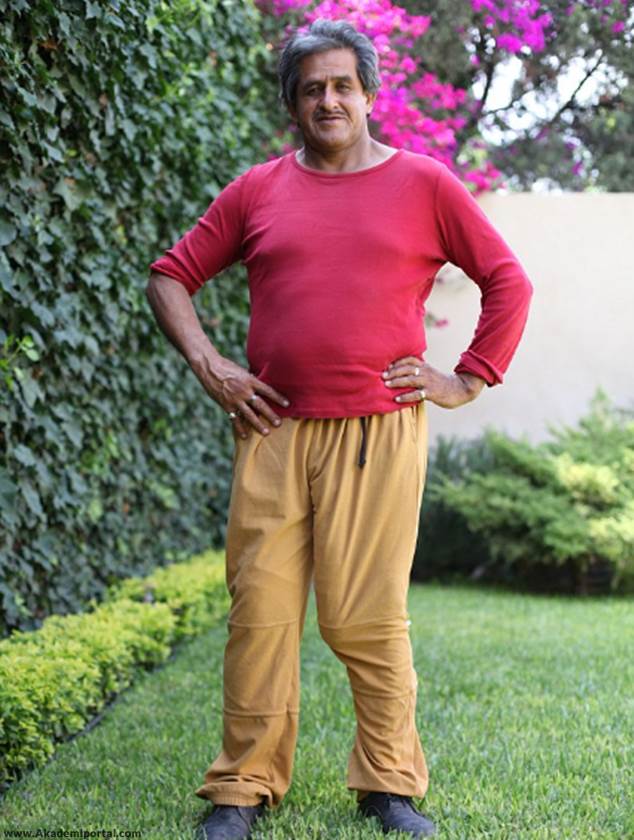 The man with the world's longest penis - Video