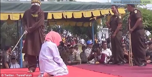 Shocking news: Woman is publicly beaten with stick in Aceh, Indonesia