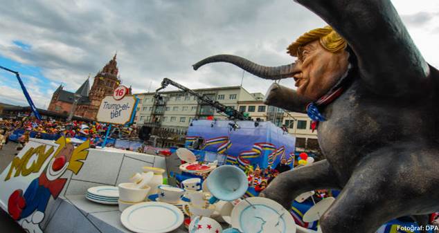 Fotoğraflarla: Alman Karnavalı Düsseldorf geçit töreni