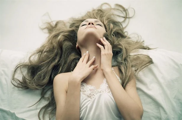 Yetuk semiz xoroz Xotinlarning siyishi haqida porno videolar