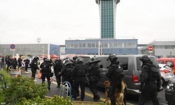 Orly Havalimanı: Yaşananlar üzerine havalimanı boşaltıldı