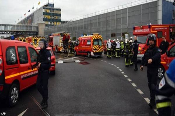Orly Havalimanı olayın ardından boşaltılıyor