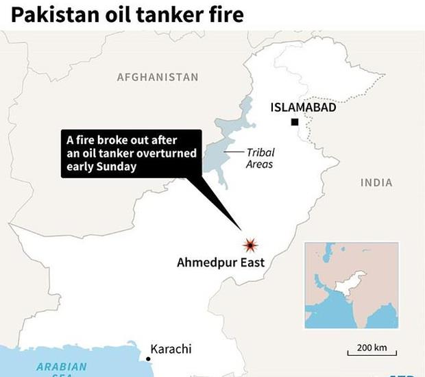 Pakistan'da devrilen tankerin alev alması üzerine en az 123 kişi öldü