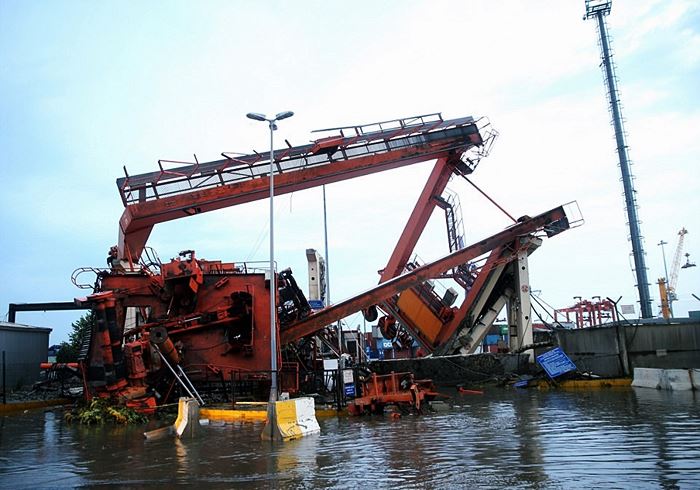 Scenes as storms in Istanbul leave cars stranded in flood