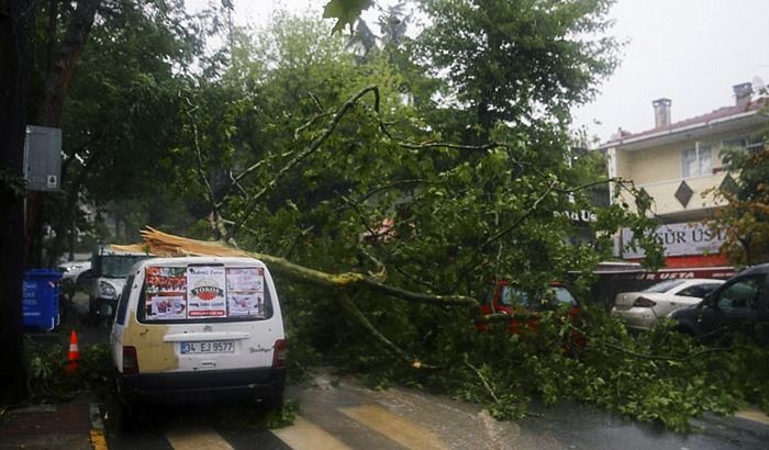 Scenes as storms in Istanbul leave cars stranded in flood