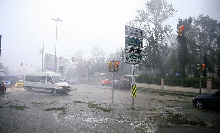 Scenes as storms in Istanbul leave cars stranded in flood
