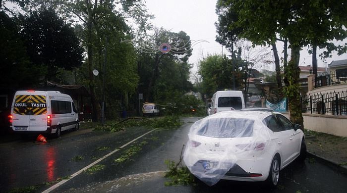 Scenes as storms in Istanbul leave cars stranded in flood
