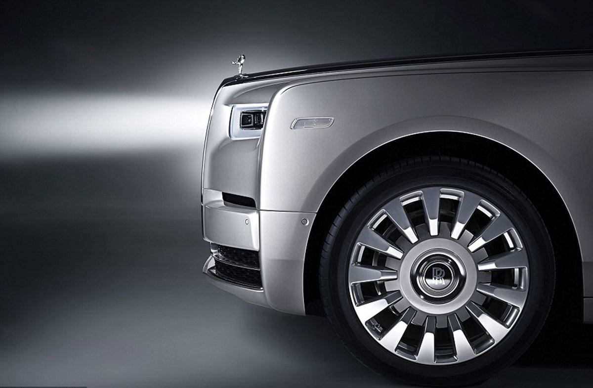 Rolls-Royce reveals its new Phantom