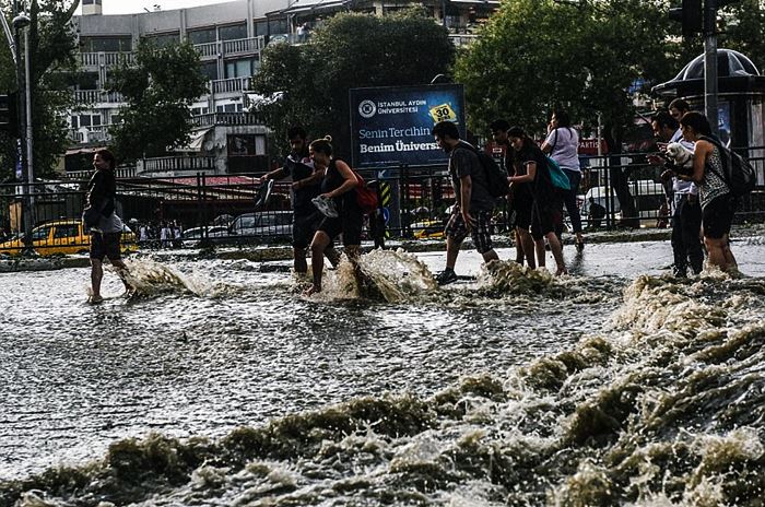 Scenes as storms in Istanbul leave cars stranded in flood