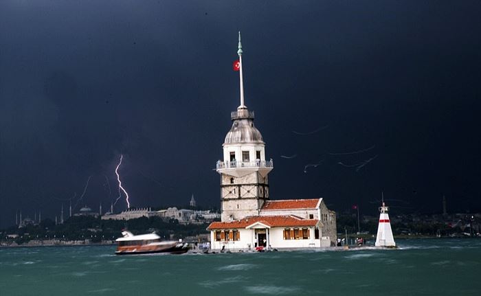 Scenes as storms in Istanbul leave cars stranded in flood