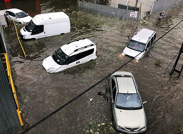 Scenes as storms in Istanbul leave cars stranded in flood