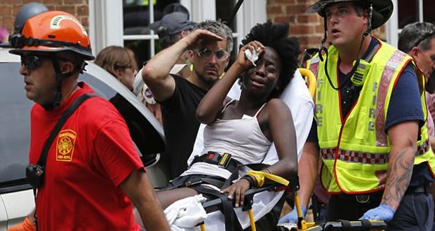 Shows İnjured Crowd After Car Plows Through