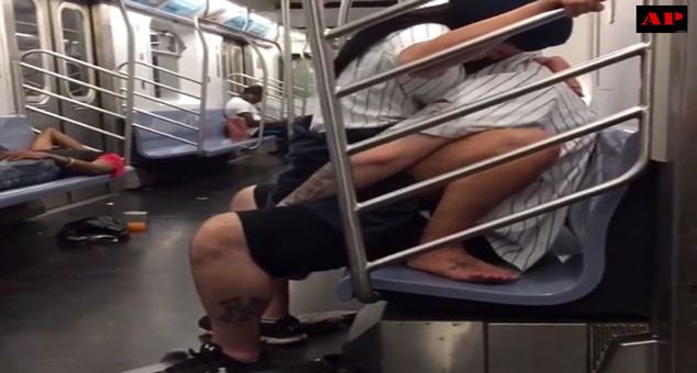 New York Yankees fans have sex on the subway (Video)