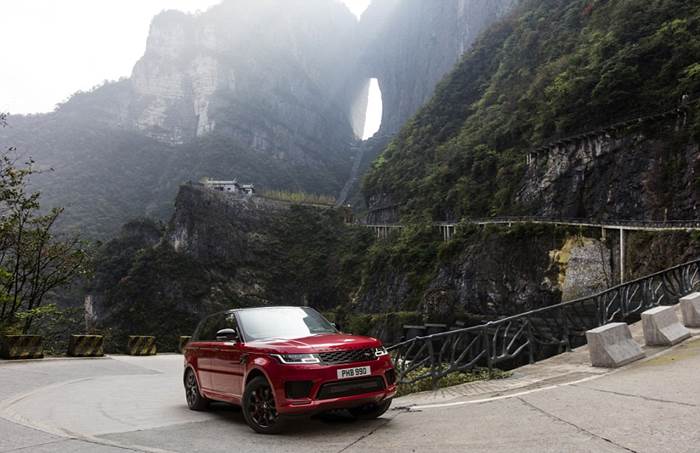 Range Rovers new hybrid tackles Chinas Tianmen Mountain Video