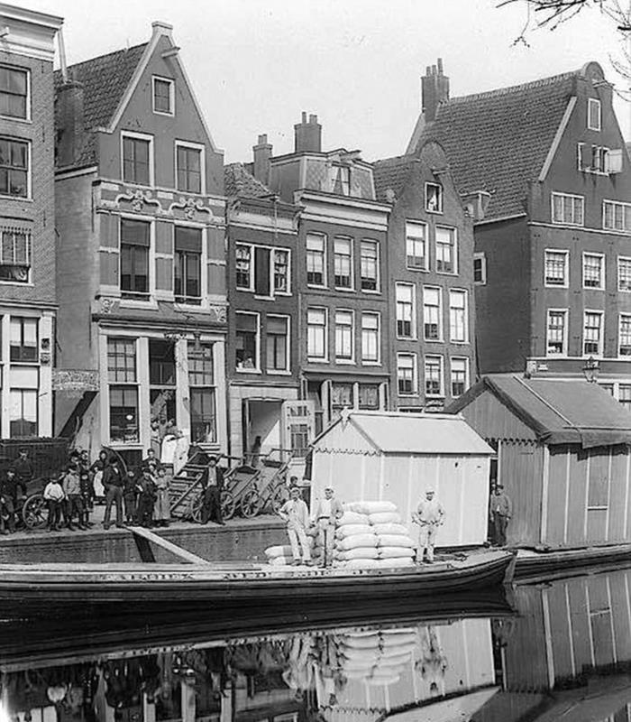 Library Archive: The dawn of Amsterdam's red light district 