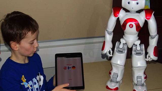 Finlandiya'da robot öğretmen İlk Dersine Katıldı
