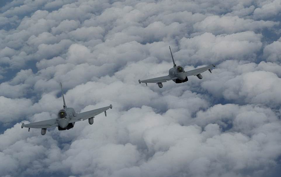 RAF pilots train flying Lightning jets 