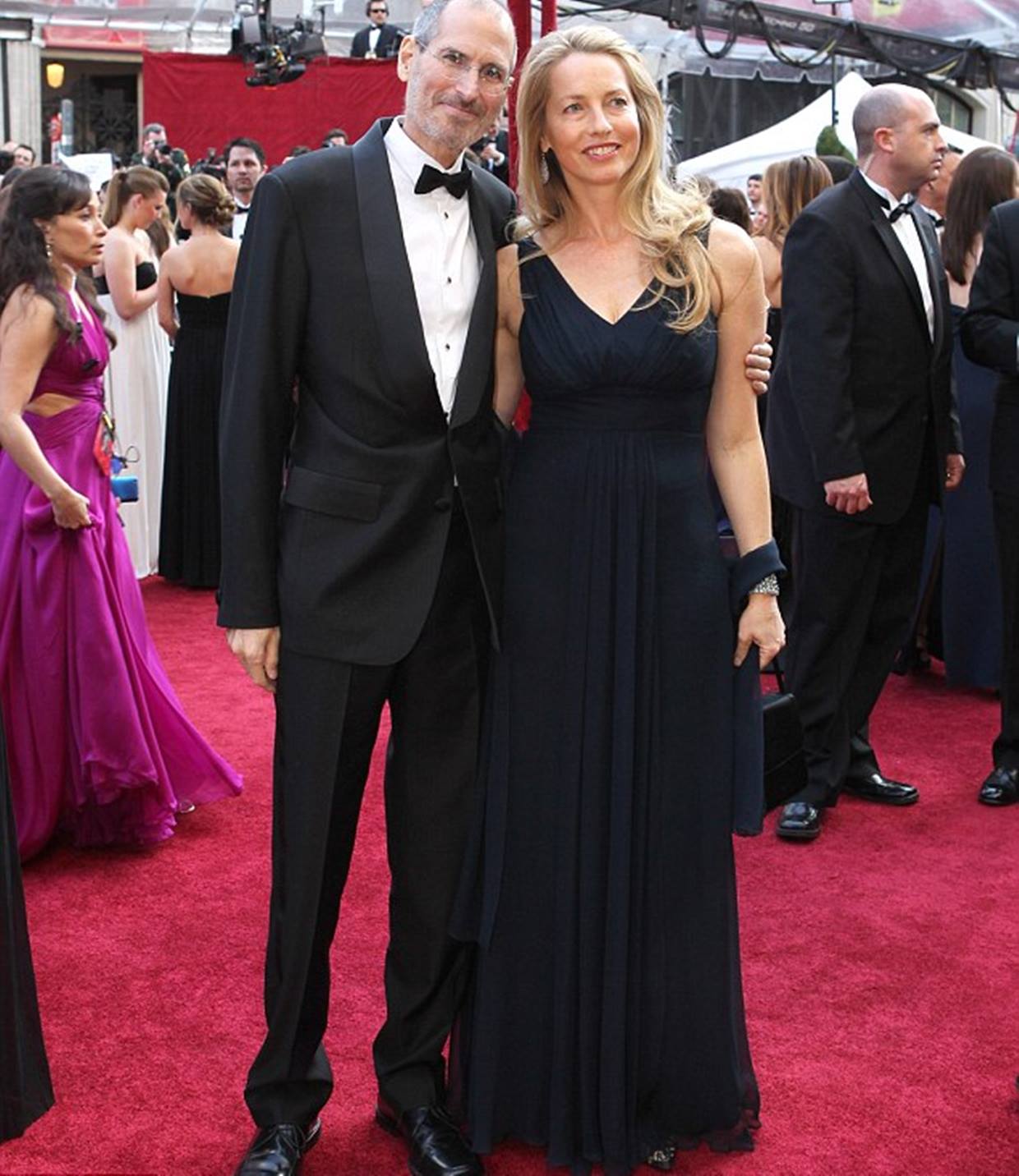 Steve Jobs Told Daughter Smelled Like Toilet Writes New Memoir (AP) Steve Jobs Told Daughter Smelled Like Toilet Writes New Memoir (AP)