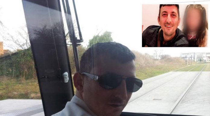 Türk Göçmen Çocuklarının Önünde Dövülerek Öldürüldü Türk Göçmen Çocuklarının Önünde Dövülerek Öldürüldü