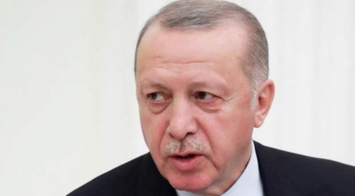 Cumhurbaşkanı Erdoğan: 'Bu aralar sarılmaları, öpüşmeleri erteleyelim'