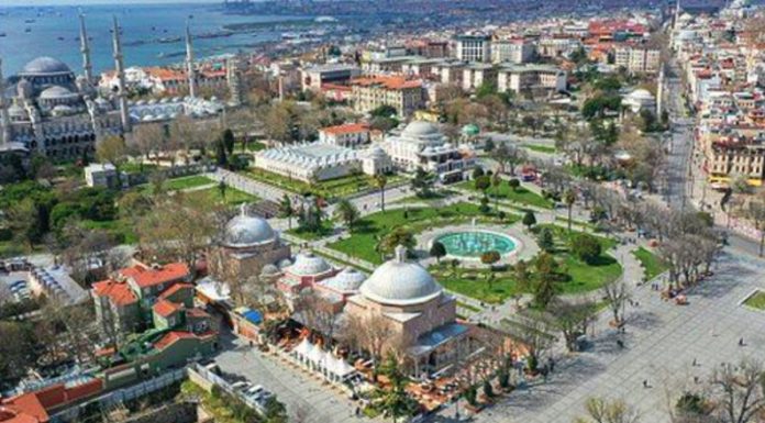 Koronavirüs: marketlere ve ulaşıma yeni kısıtlamalar getirildi Koronavirüs: marketlere ve ulaşıma yeni kısıtlamalar getirildi