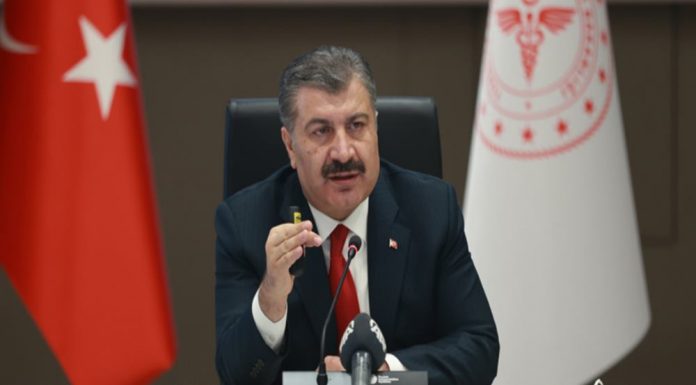 Bakan Koca: Vatandaşın sınıfına göre değil riskine göre aşı yapacağız