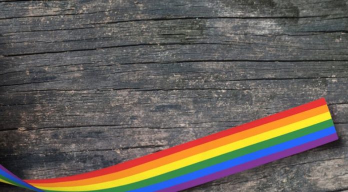 LGBT ve gökkuşağı temalı ürünlerin +18 uyarısı konulmadan satışı yasaklanıyor LGBT ve gökkuşağı temalı ürünlerin +18 uyarısı konulmadan satışı yasaklanıyor