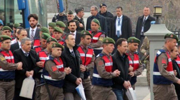 Times gazetesi: 'Türkiye'de sonu gelmeyen tasfiye süreci'