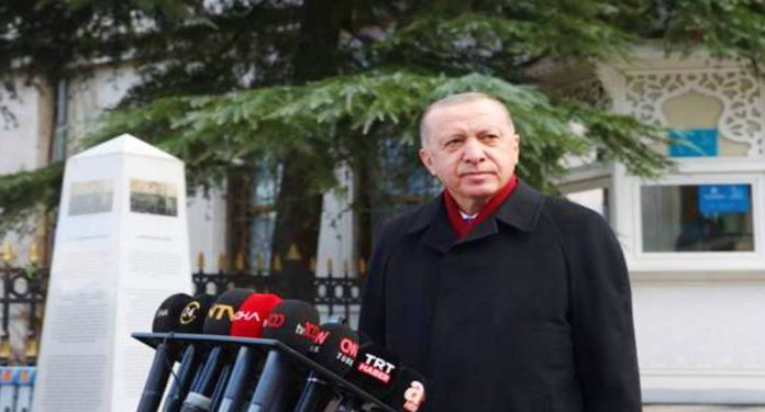 Cumhurbaşkanı Erdoğan Cuma namazı çıkışında basın mensuplarının sorularını yanıtladı Cumhurbaşkanı Erdoğan Cuma namazı çıkışında basın mensuplarının sorularını yanıtladı