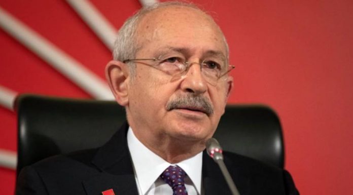 Kılıçdaroğlu Boğaziçi Üniversitesi’nin kapısına gösteride kelepçe takılmasını yorumladı Kılıçdaroğlu Boğaziçi Üniversitesi'nin kapısına gösteride kelepçe takılmasını yorumladı